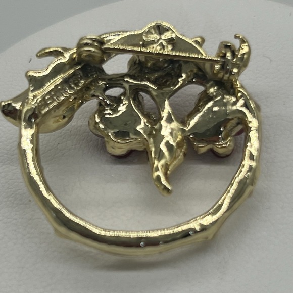 VTG SIGNED GERRYS ROSE LEAF Circle WREATH Brooch Pin RED ENAMEL gold tone - Picture 3 of 4